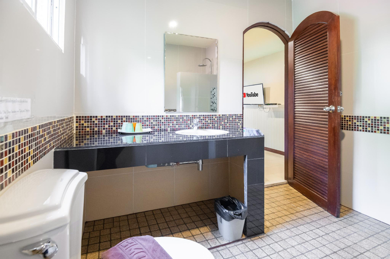 Bathroom 9