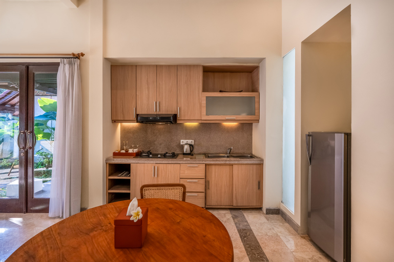 Dining Room 11