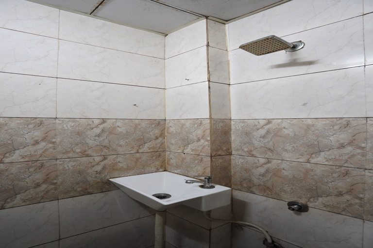 Bathroom 3, Hotel Sai Inn, Ahmadabad