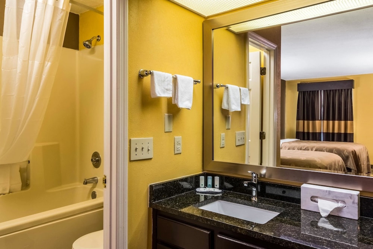 Bathroom 4, Quality Inn Washington GA, Wilkes