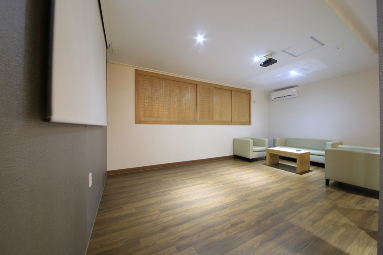 Others 4, Daesan Hotel, Seosan