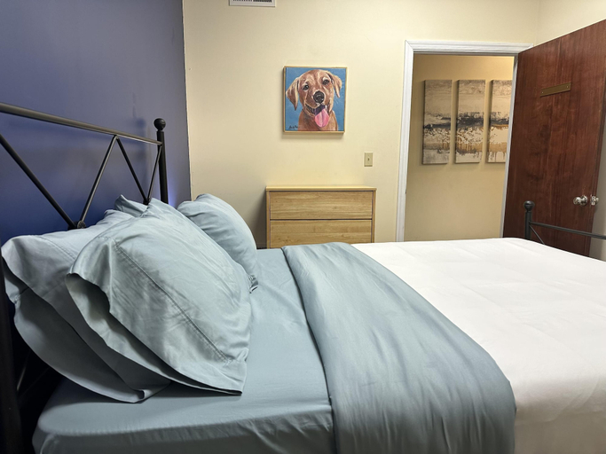 Bedroom 4, City Sights 2 Queen Beds Downtown Apt, Allegheny