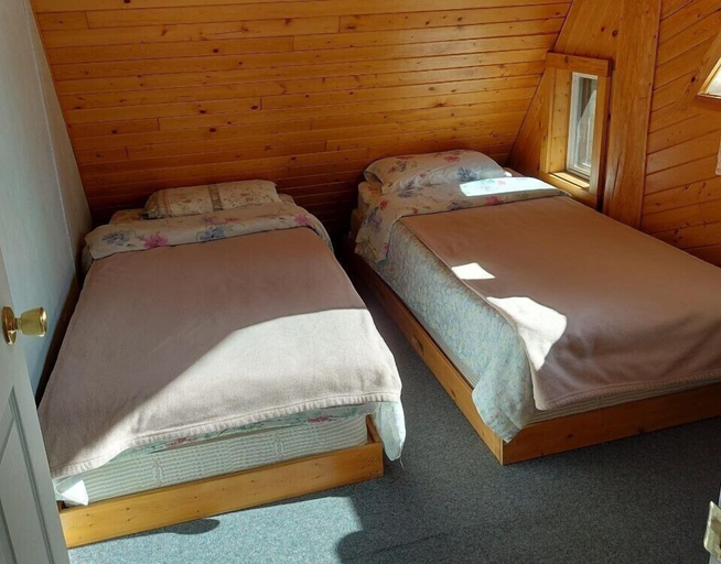 Bedroom 3, Escott Bay Resort, Cariboo