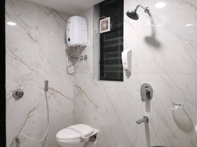 Bathroom 2, Hotel Darshan Grand, Kolhapur