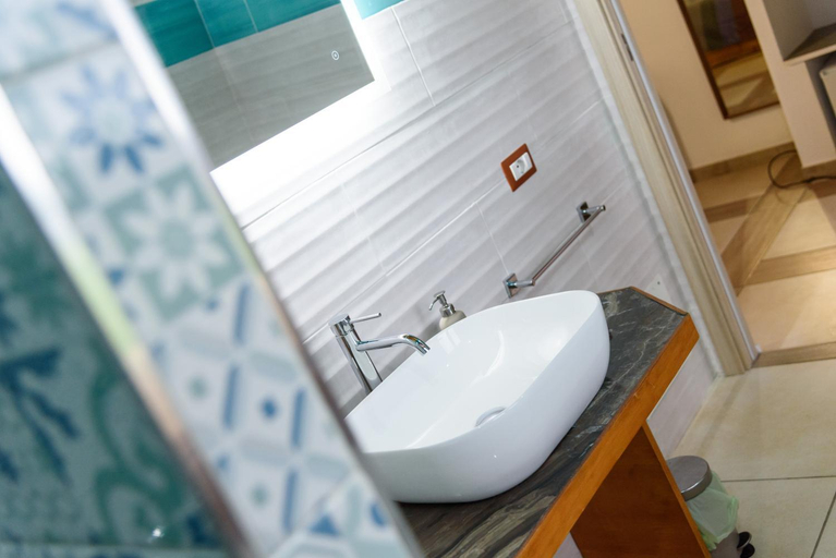 Bathroom 2, Agriturismo La Ferrovia, Bari
