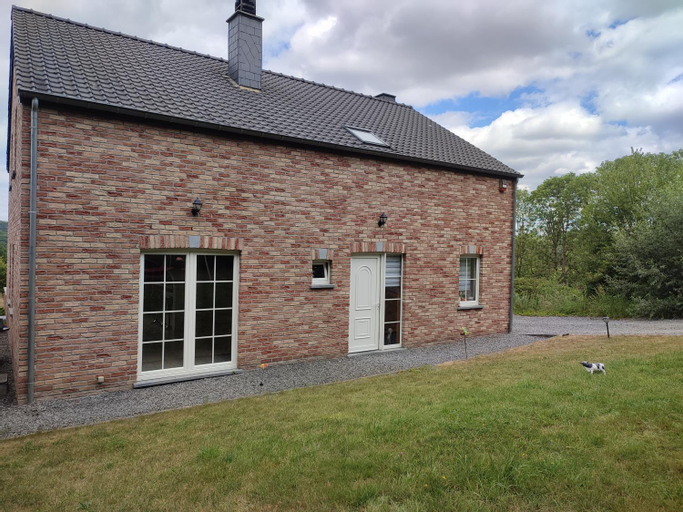 maison au bord du bois toute equipee avec jaccuzzi, Liège