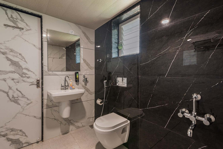 Bathroom 4, Asanjo Villa by VEO - Part of StayVista, Pune