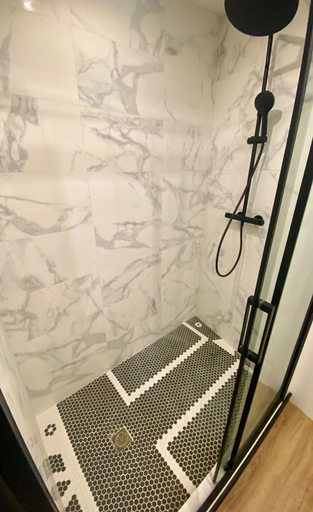 Bathroom 3, Les 3 E, Somme