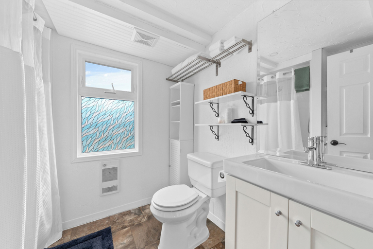 Bathroom 4, The Birch, Prince Edward