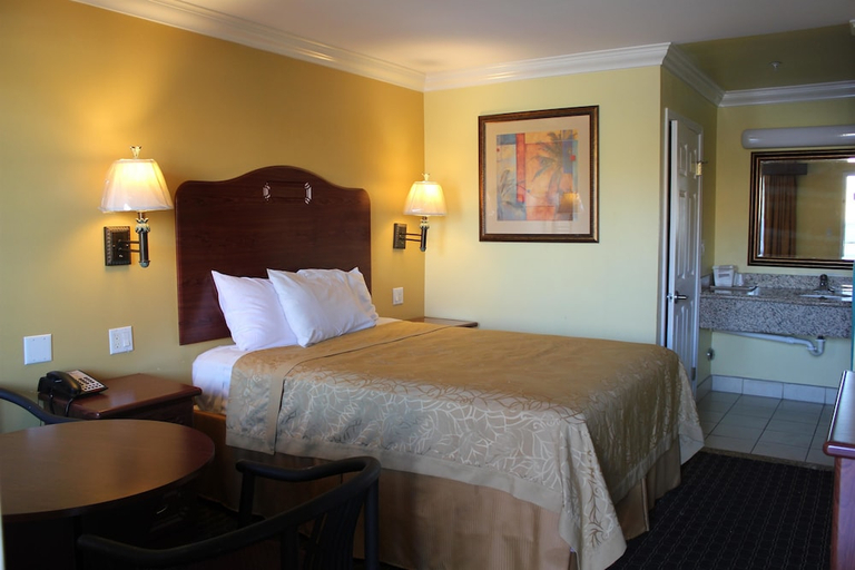 Bedroom 2, Motel6 South Gate, CA, Los Angeles