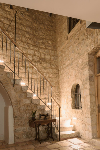 Others 4, William's Guest House
