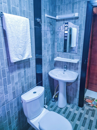 Bathroom 4, NN GUEST HOUSE, Wouri