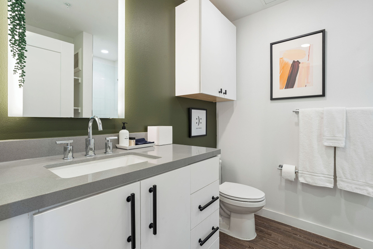 Bathroom 4, Holly House, Travis