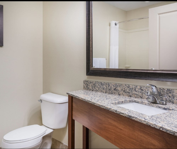 Bathroom 3, AmericInn by Wyndham Windom, Cottonwood
