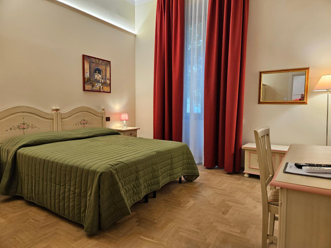 Others 4, Resort del Roster, Florence