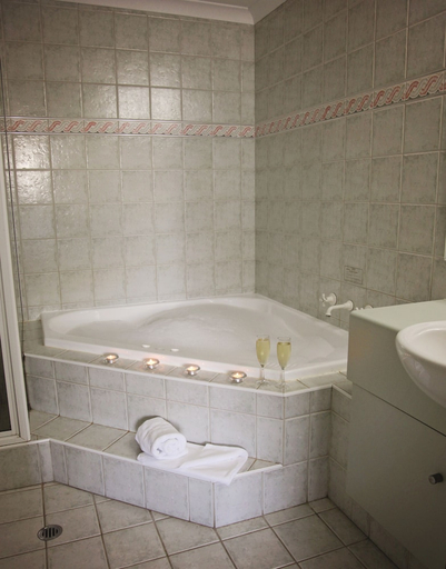 Bathroom 4, Mandurah Quay Resort, Mandurah
