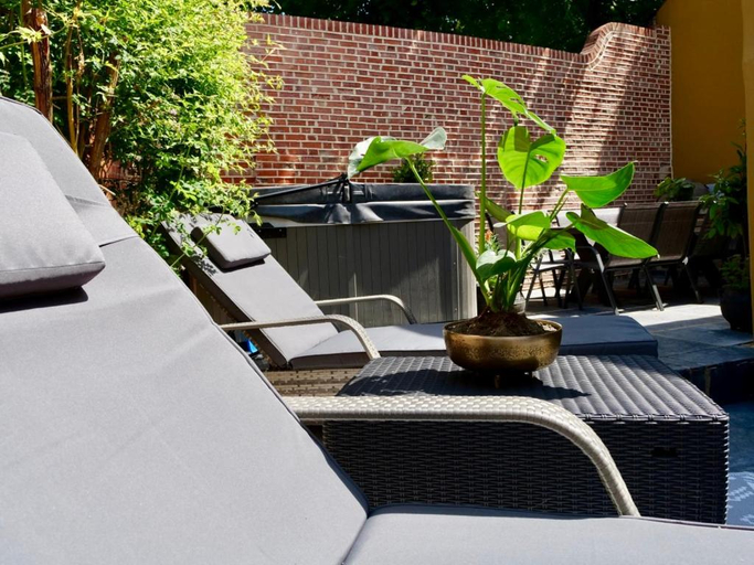Others 4, Executive Suite with Private HotTub, Full SkyTV in 600 Year Old Manor House, Essex