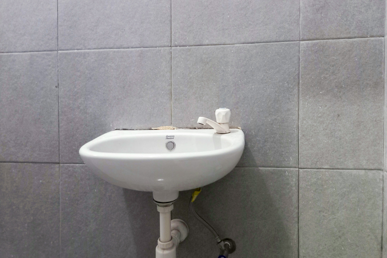 Bathroom 3, RedDoorz Syariah near Universitas Muhammadiyah Bungo, Bungo