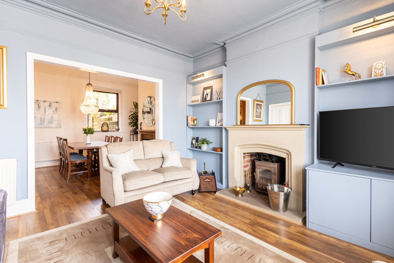 Room 4, Host Stay Rock End, Derbyshire