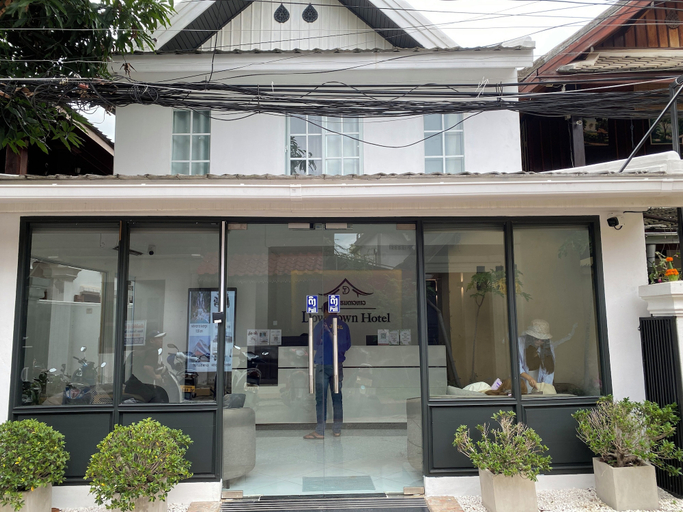 Exterior & Views
