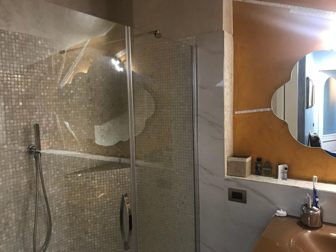 Bathroom 14