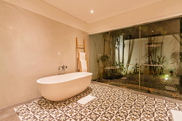 Bathroom 3, Heritage Villa, Ultimate 6 bed, 20 meter pool 700 metre from beach, Badung