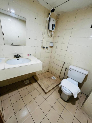 Bathroom 3, Hotel Putra at Chow Kit, Kuala Lumpur