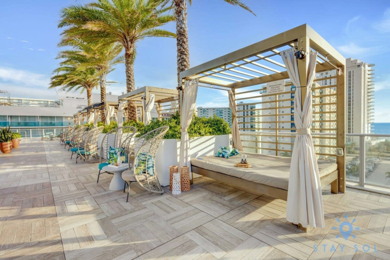 Room 4, Wrap Around Balcony 2Br Amazing Views Pools, Broward