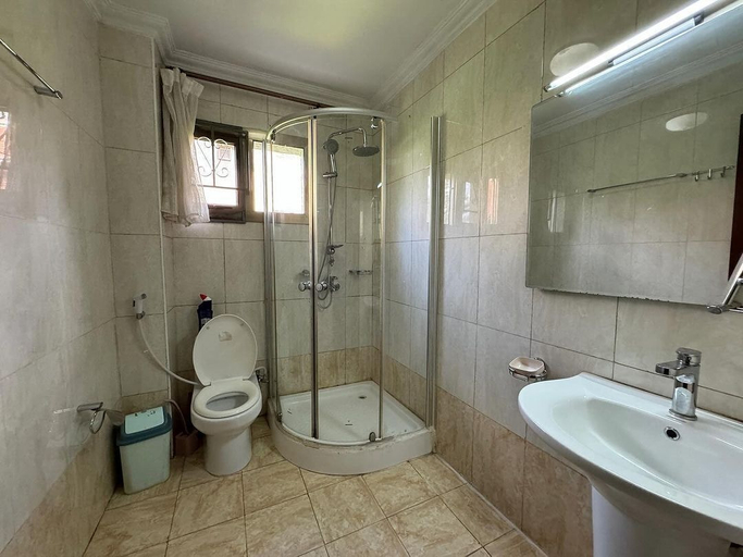 Bathroom, Iwacu Hotel, Nyarugenge