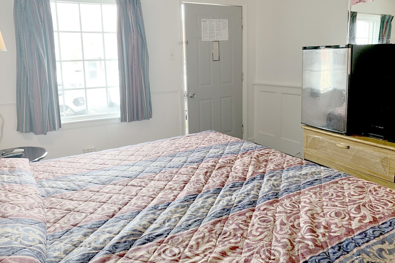 Bedroom 2, Four Keys Inn, Scioto