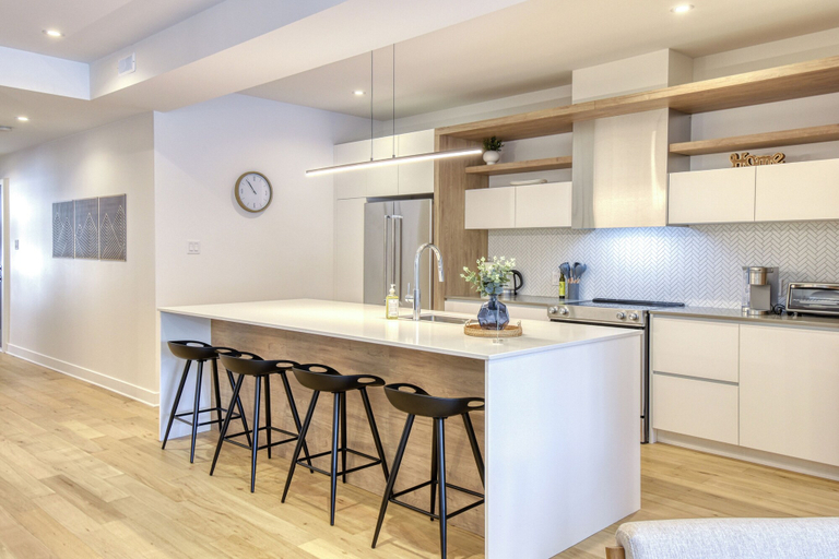 Others 5, 104 Verbier Building 11, Les Laurentides