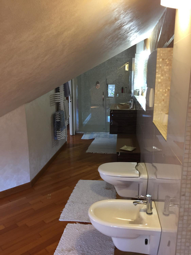 Bathroom 11