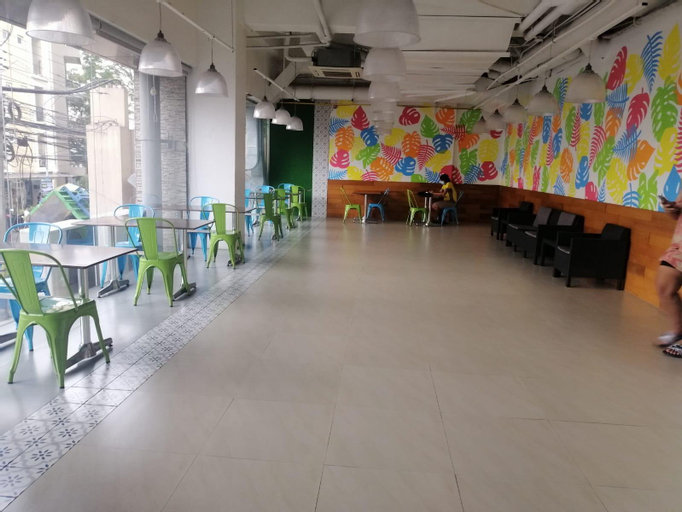Food & Drinks, Urban Deca Tower OYO 5, Mandaluyong