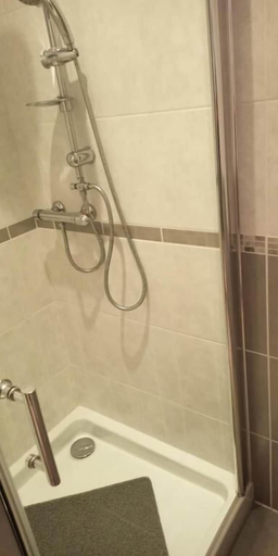 Bathroom 3, Le Gite des deux Lacs, Nièvre