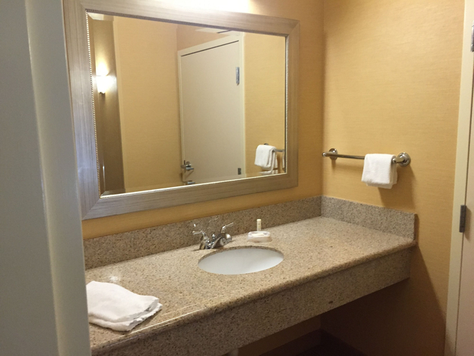 Bathroom 5, Courtyard by Marriott Ventura Simi Valley, Ventura