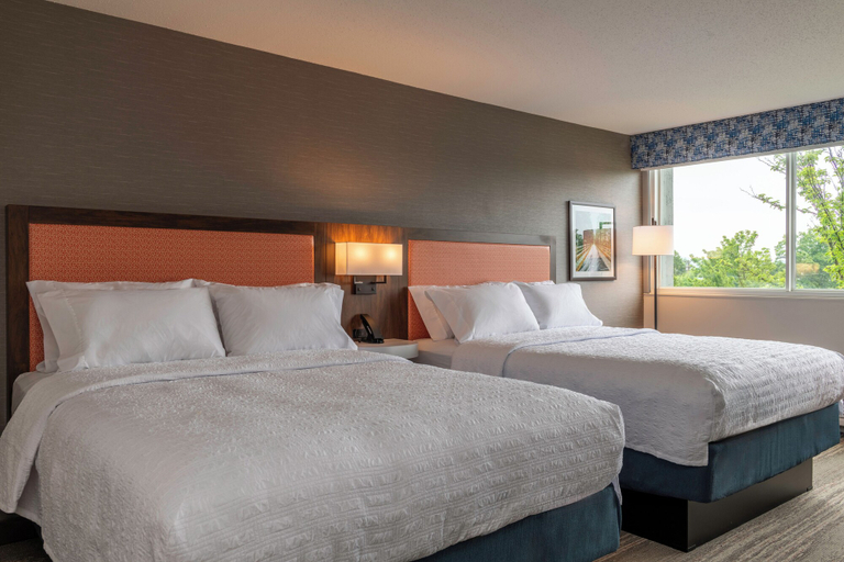 Bedroom 4, Hampton Inn Manchester Downtown, Hillsborough