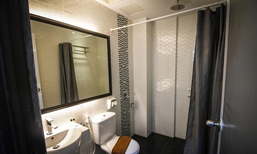 Bathroom 3, MNY Hotel & Resort, Manjung