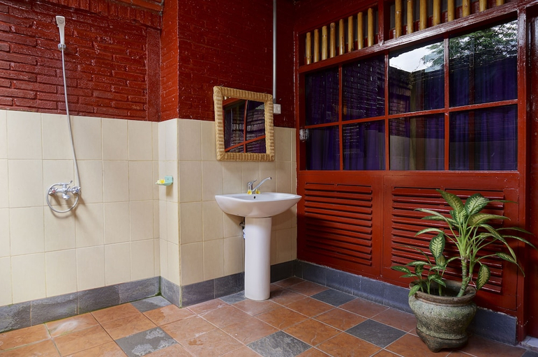 Bathroom 4, Argasoka Bungalows, Gianyar