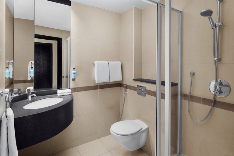Bathroom 4, Holiday Inn Express DUBAI - JUMEIRAH by IHG, Dubai