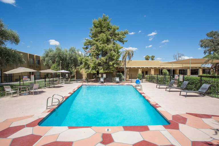 Sport & Beauty, Days Hotel By Wyndham Peoria Glendale Area, Maricopa