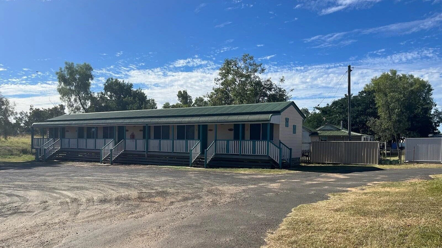 Exterior & Views 2, Charleville Cattle Camp Hotel, Murweh
