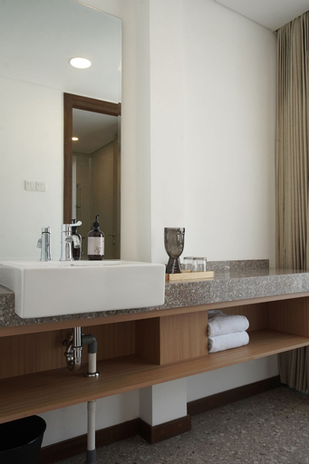 Bathroom 14