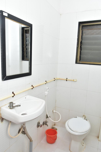 Bathroom, Hotel sai dhyan, Ahmadnagar