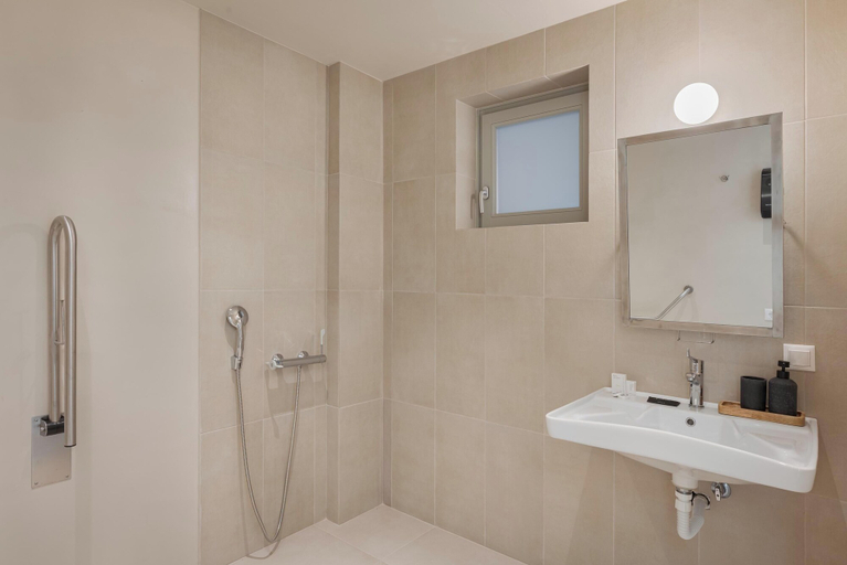 Bathroom 3, Yerma Suites Limeni, Peloponnese
