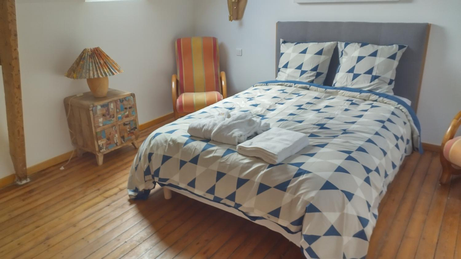 Bedroom 2, Hill Cottage, Calvados
