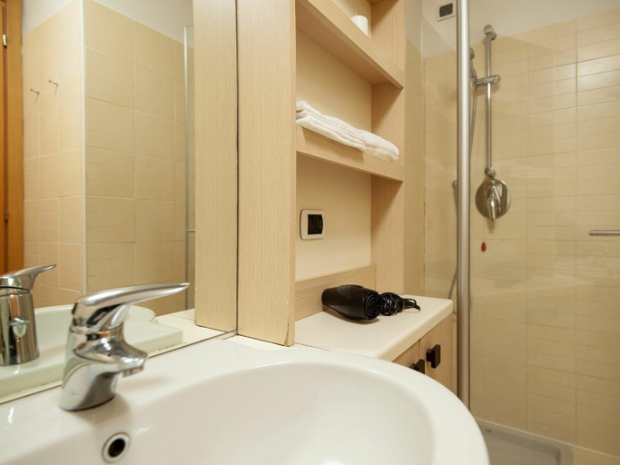 Bathroom 5, Residenze Holiday Park by Halldis, Brescia