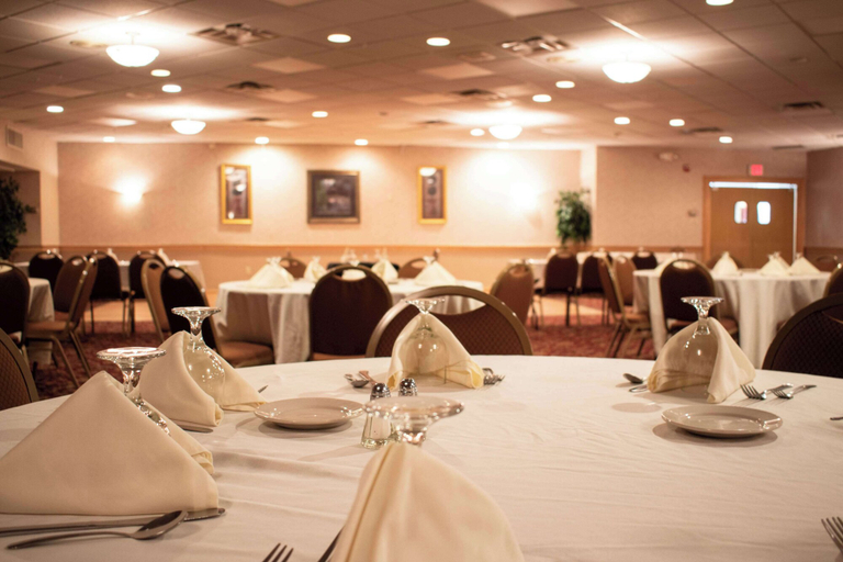 Food & Drinks 5, Fireside Inn & Suites Portland, Cumberland