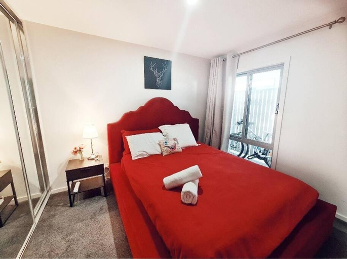 Bedroom 3, Entire apartment with lake view, Canberra