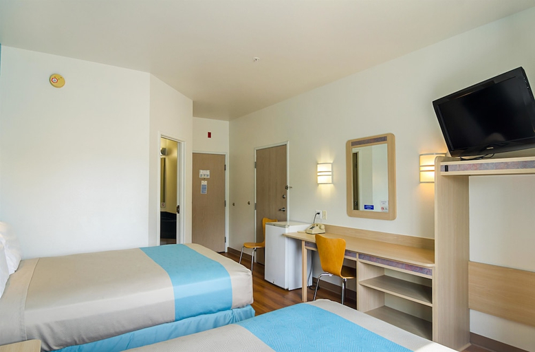 Bedroom 2, Motel6 Wheatland, WY, Platte