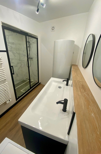 Bathroom 3, Les 3 E, Somme